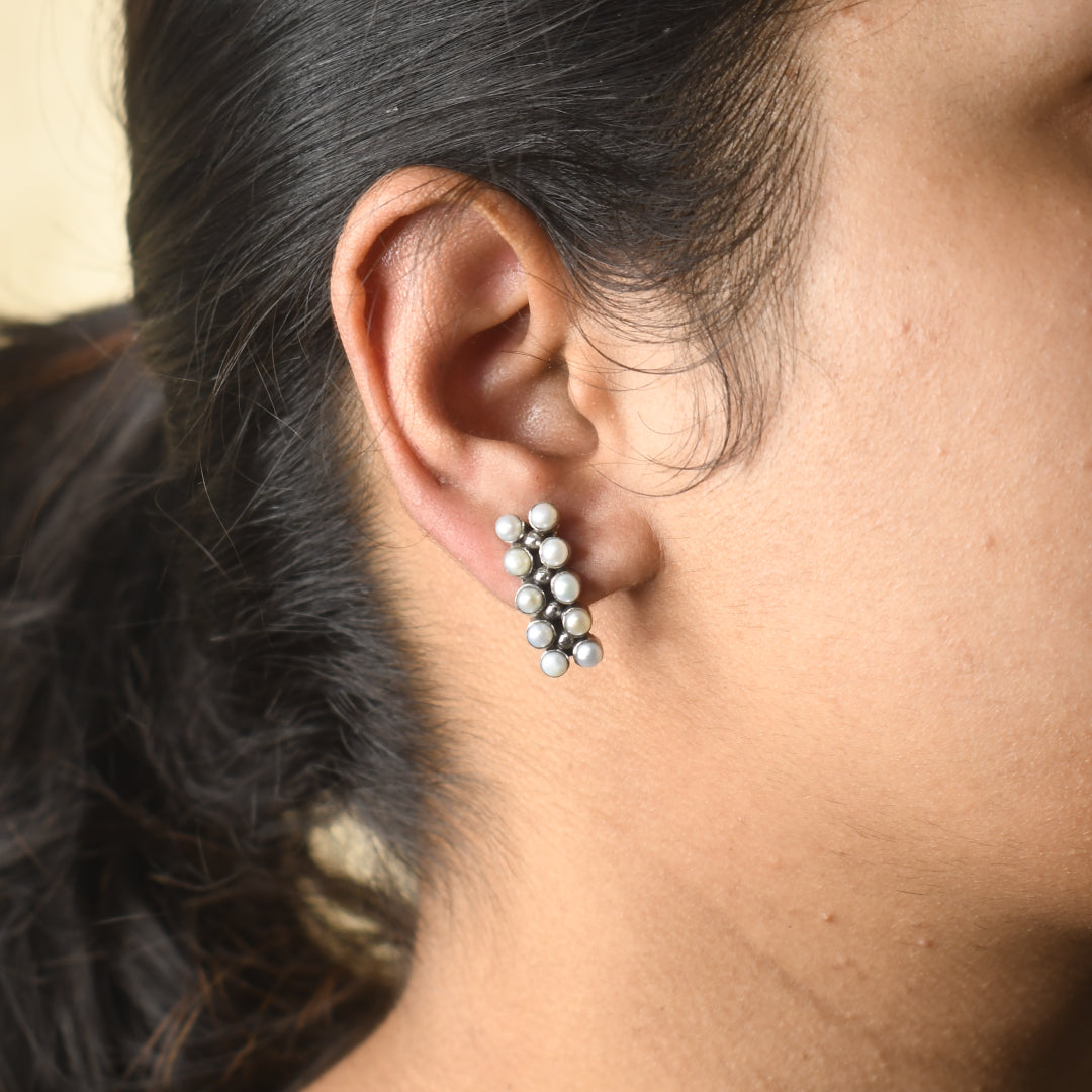 Double line Pearl Studds